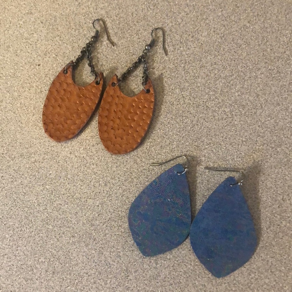 2 pr leather earrings